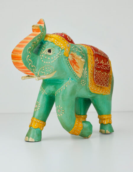 elefante in legno verde menta Khajuraho arte Indiana