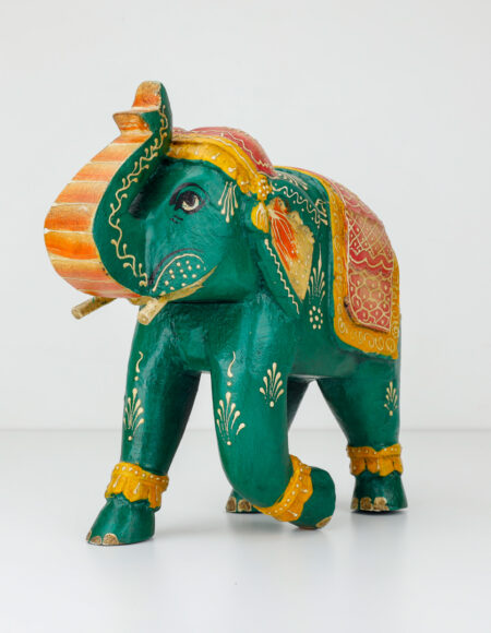 elefante in legno verde Khajuraho arte Indiana