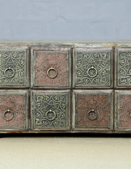 Portagioie Elegante con Decorazioni in Metallo e 8 Cassetti